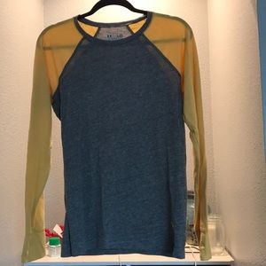 Under Armer workout tee size L